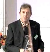 Foto von Prof. Schulte-Körne während eines Vortrags